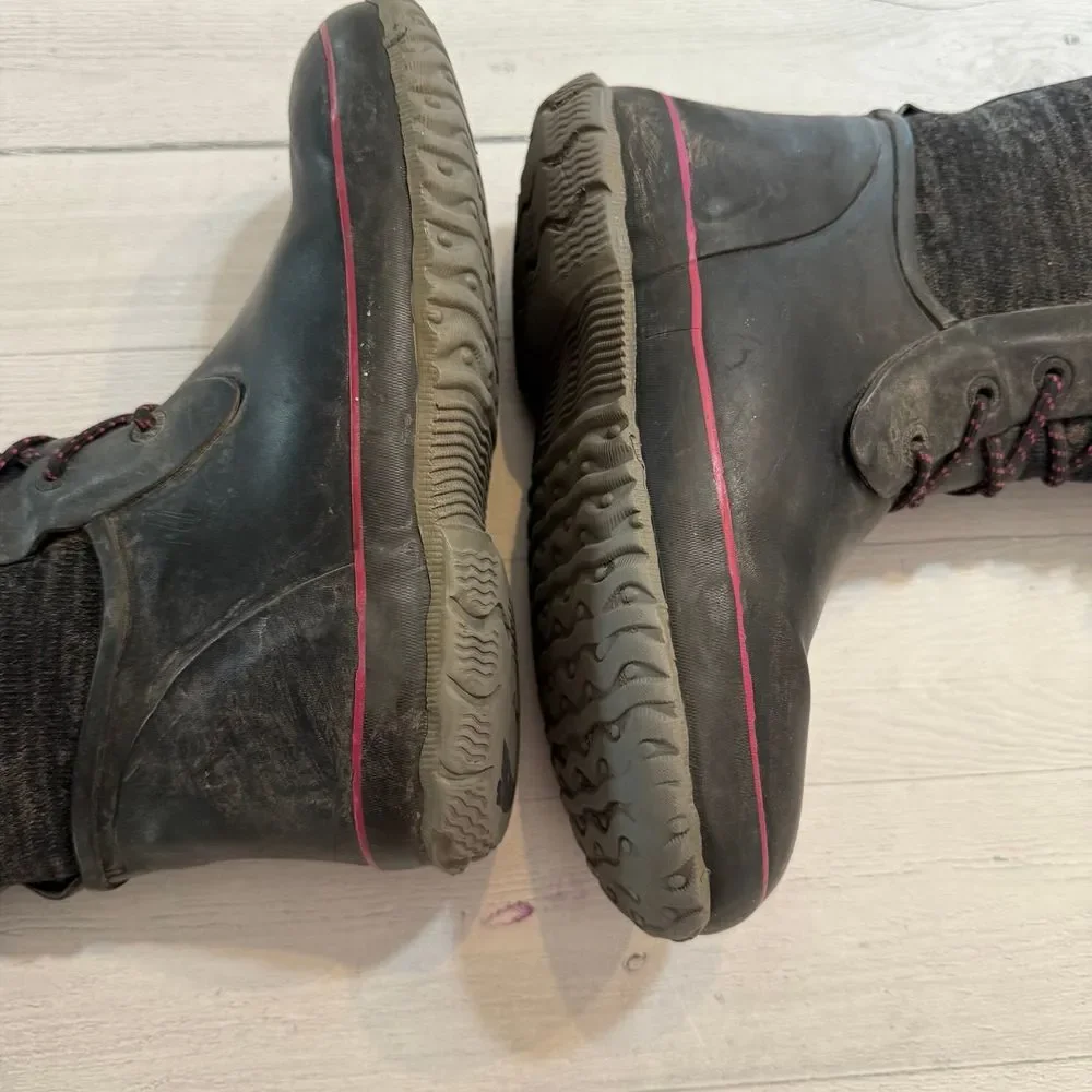 Bogs‎ girls black faux fur lined boots size 4